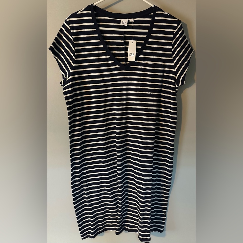 NWT!!!  Women’s Gap Size L Black & White Tshirt Dress 🖤🤍